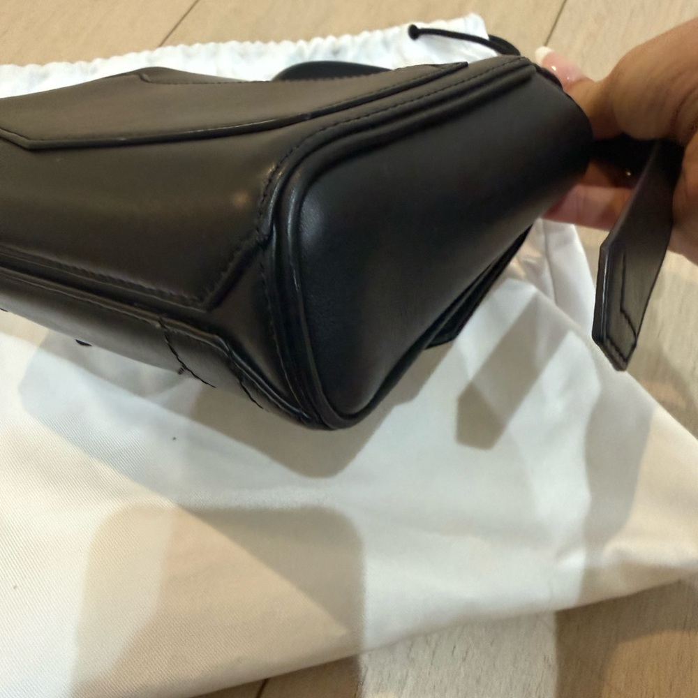 Givenchy EDEN MINI Black Leather Bag in smooth leather - Picture 8 of 13